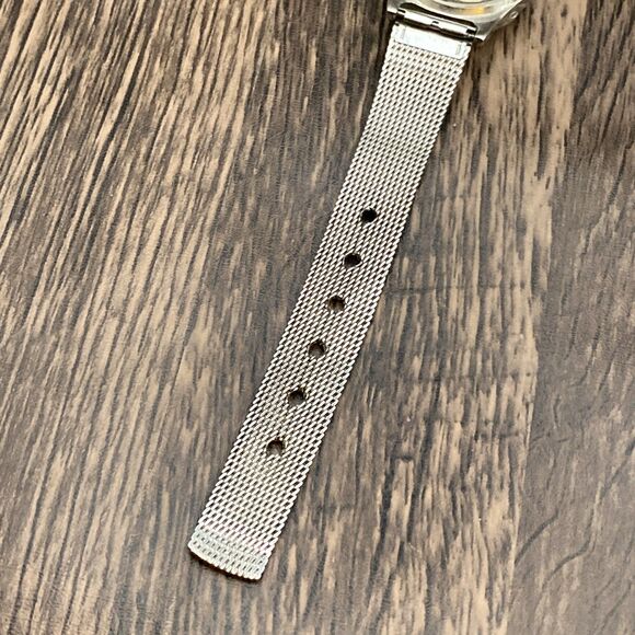 Capezio Magnified Glass watch silver tone New Battery With Mesh Band - Picture 9 of 11